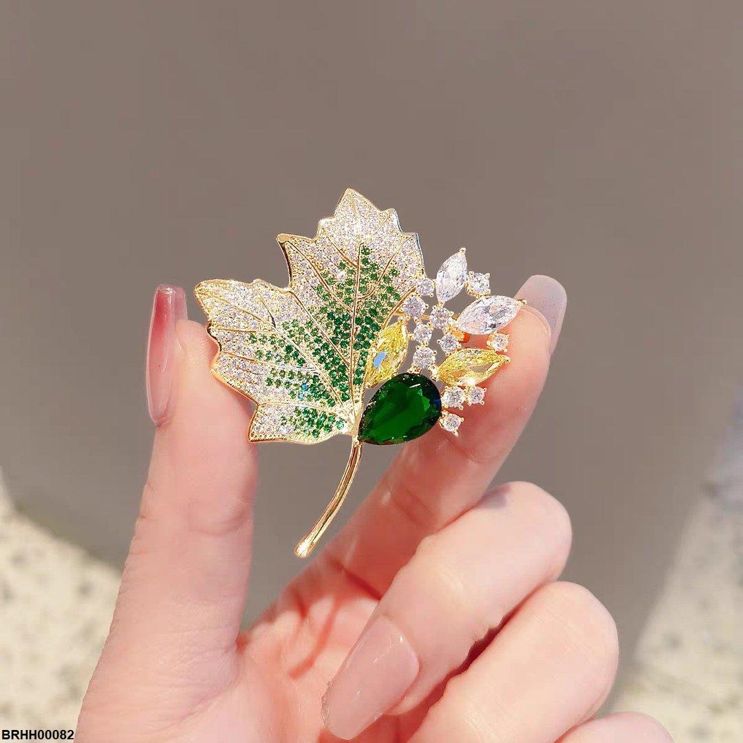 BRHH00082 YYZ Leaf Broach - BRHH