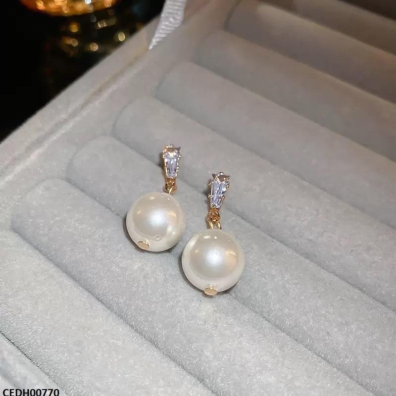 CEDH00770 QWN Pearl Drop Earrings - CEDH