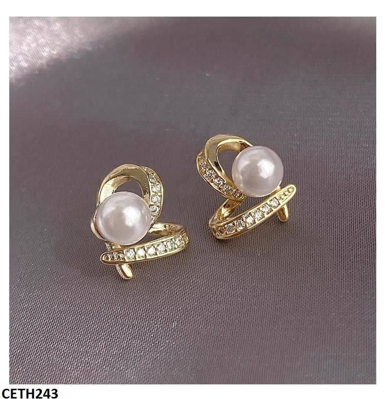 CETH243 YYZ Heart Stud Tops Pair