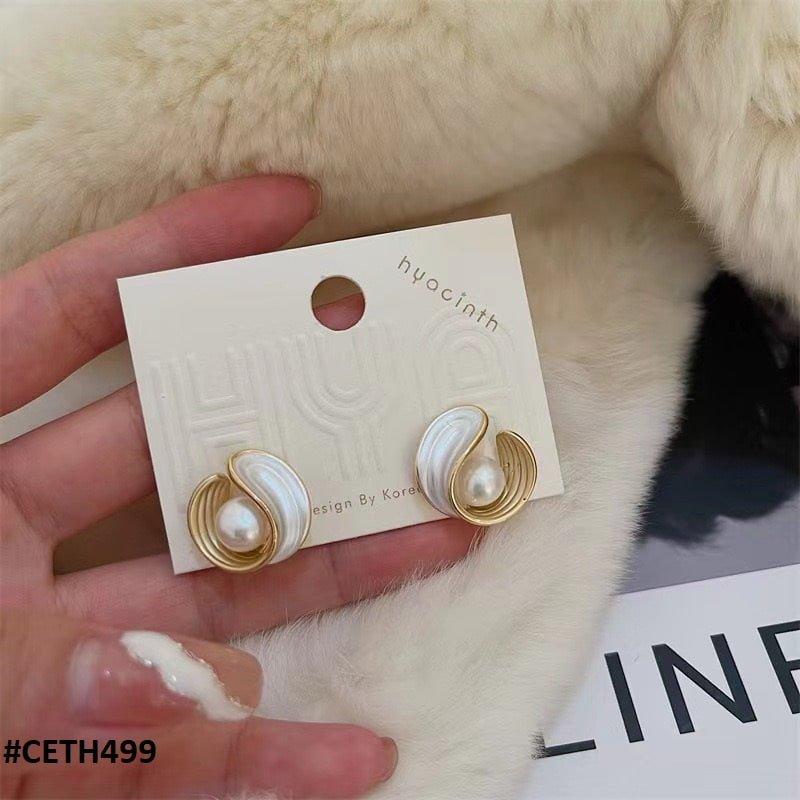 CETH499 BTO Round & Pearl Stud Tops Pair