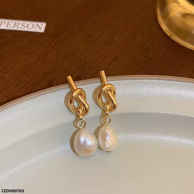 CEDH00763 YYZ Pearl Drop Earrings - CEDH