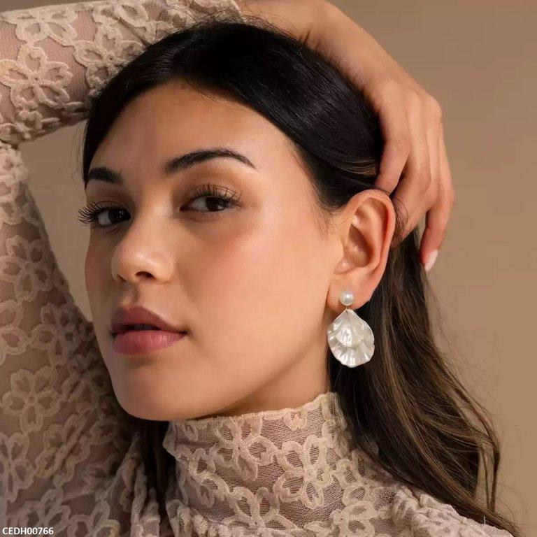 CEDH00766  QWN Double Leaf Drop Earrings - CEDH