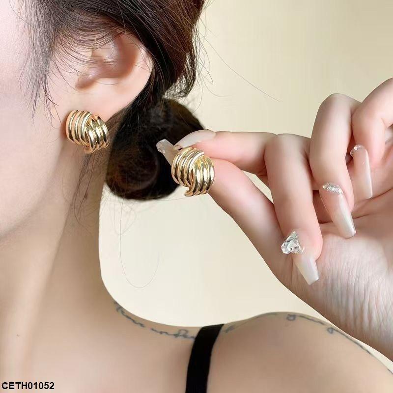 CETH01052 YYZ Three Layard Tops Pair - CETH