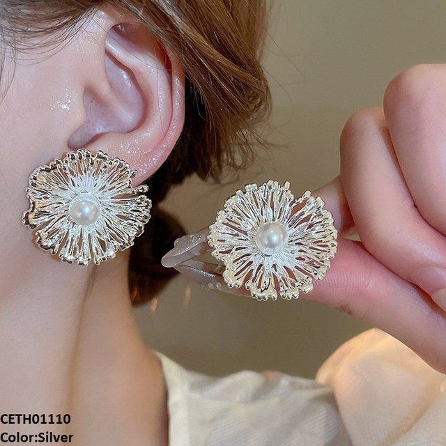 CETH01110 LSH Pearl  Round Flower Tops Pair - CETH