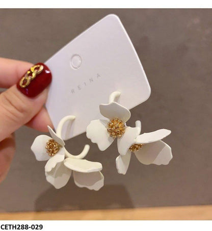 CETH288 YQG White Flower Stud Tops Pair