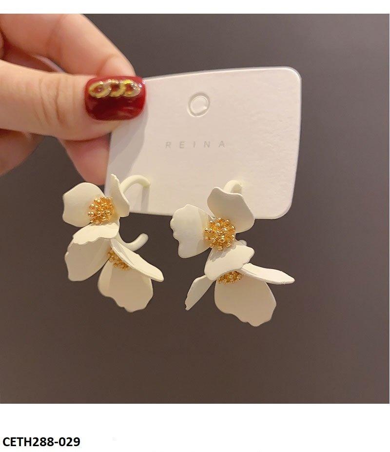 CETH288 YQG White Flower Stud Tops Pair