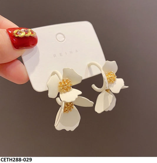 CETH288 YQG White Flower Stud Tops Pair