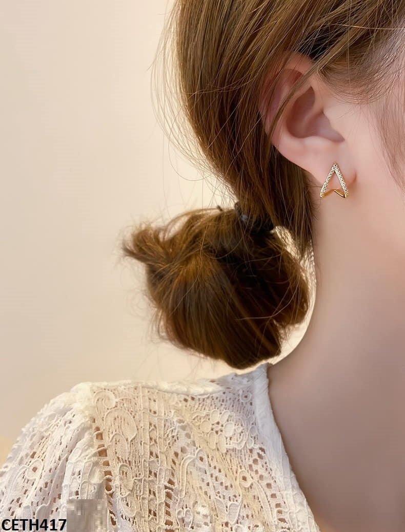 CETH417 WKO Curved Heart Stud Tops Pair