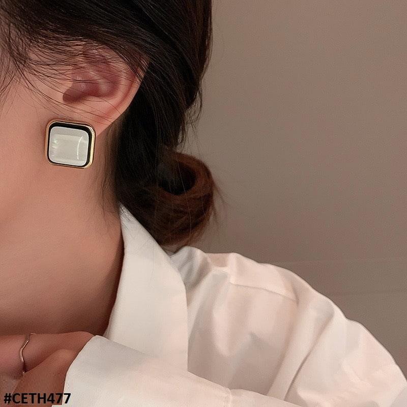 CETH477 ZCD Step Cushion Stud Ear Tops Pair