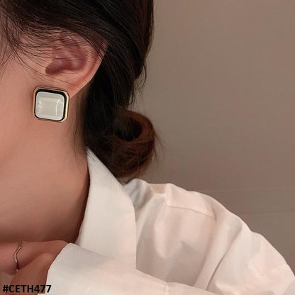 CETH477 ZCD Step Cushion Stud Ear Tops Pair