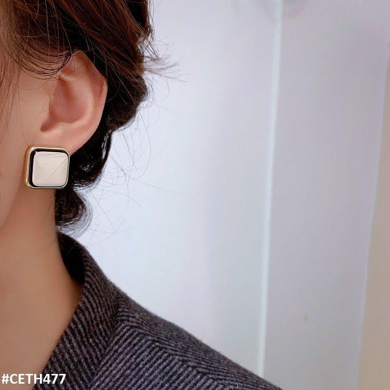 CETH477 ZCD Step Cushion Stud Ear Tops Pair