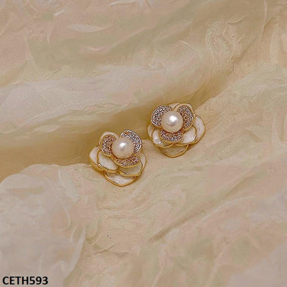 CETH593 YHC Pearl Flower Ear Tops Pair