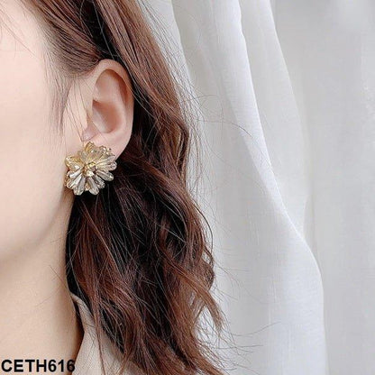 CETH616 YQG Flower Ear Tops Pair