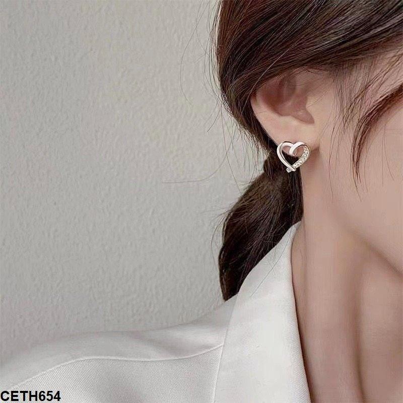 CETH654 YYZ Heart Ear Tops Pair
