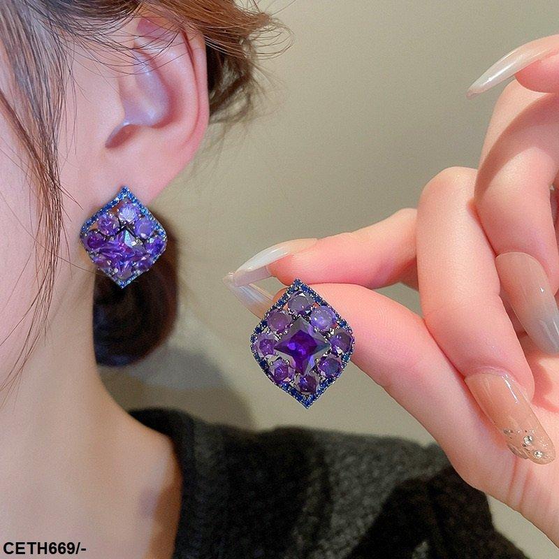 CETH669 ZCD Leaf Ear Tops Pair