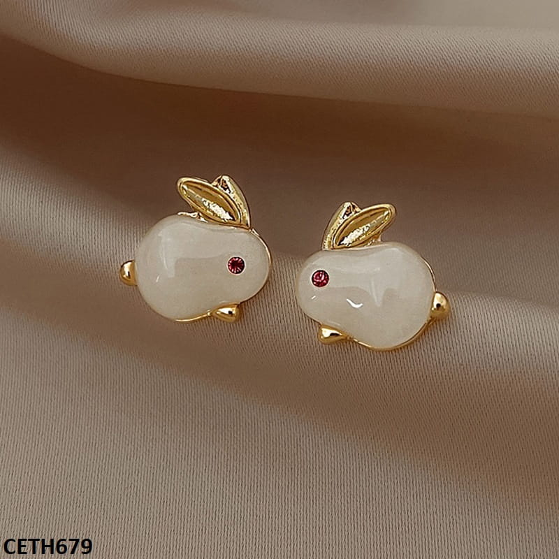 CETH679 YQG Rabbit Stud Tops Pair