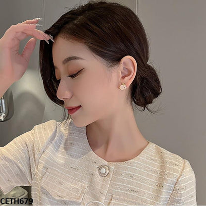 CETH679 YQG Rabbit Stud Tops Pair