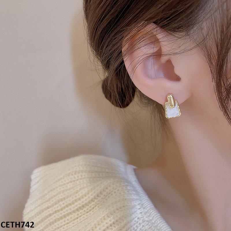 CETH742 ZHL Square Stud Tops Pair