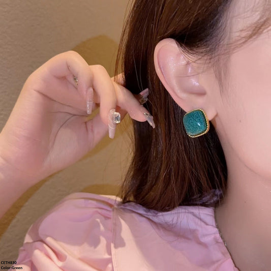 CETH830 YHC Square Stud Tops Pair