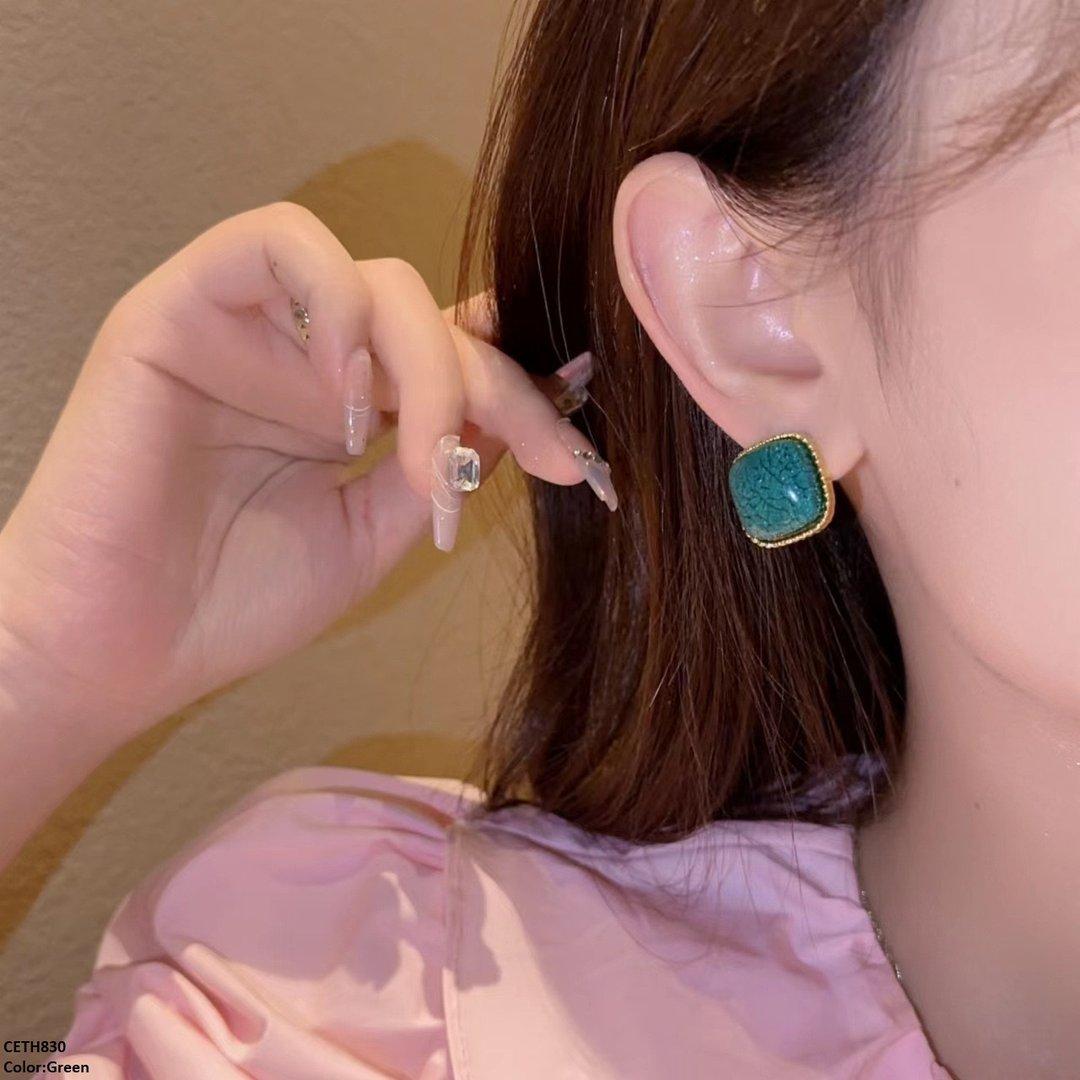 CETH830 YHC Square Stud Tops Pair