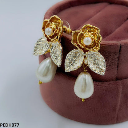 PEDH077 SDQ Flower/Pearl Drop Earring Pair