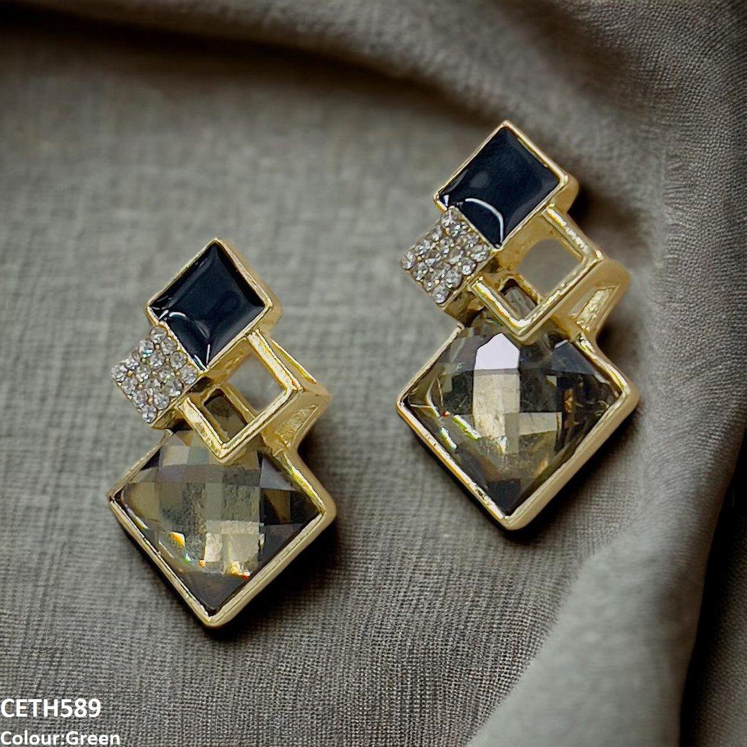 CETH589 YHC Step Rhombus Ear Tops Pair