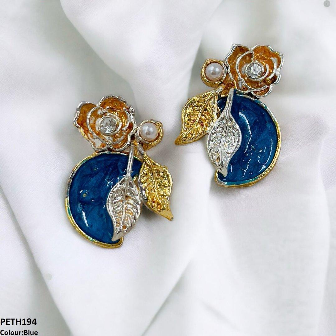 PETH194 SDQ Painted Half-Moon Flower Tops Pair