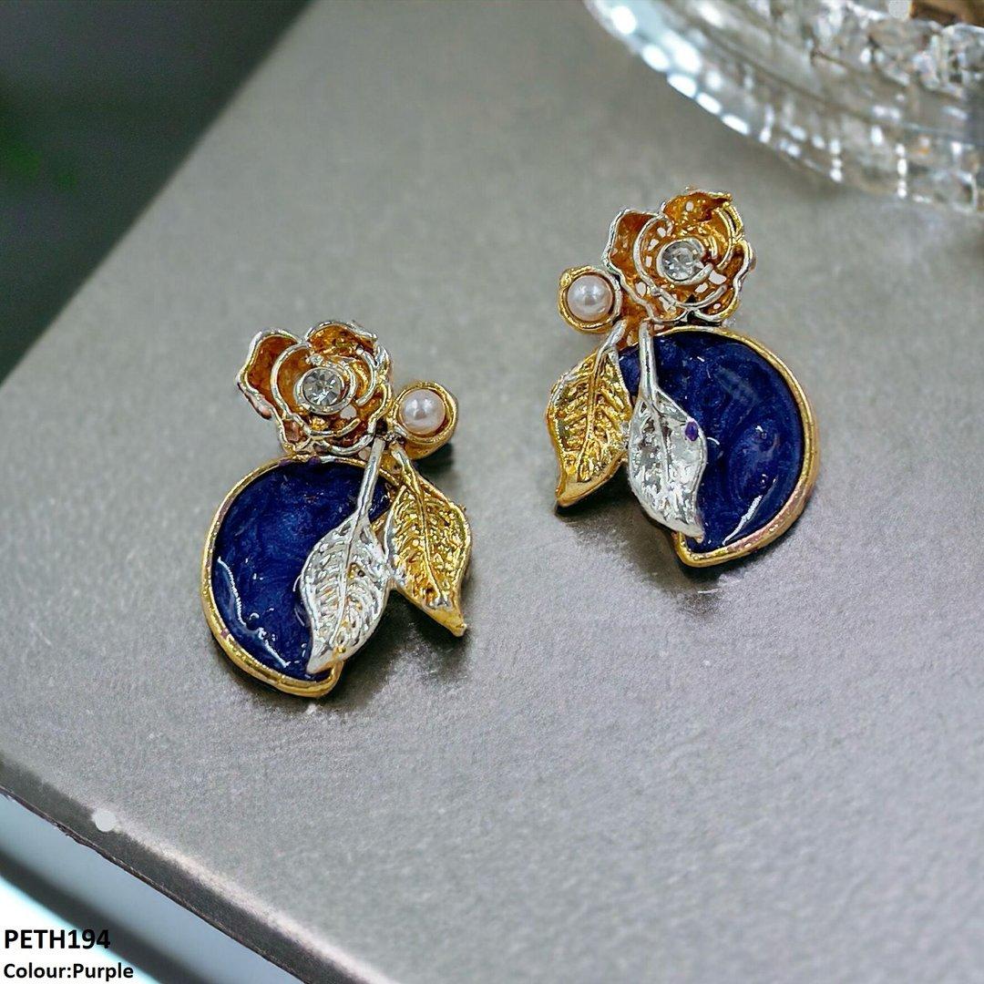 PETH194 SDQ Painted Half-Moon Flower Tops Pair