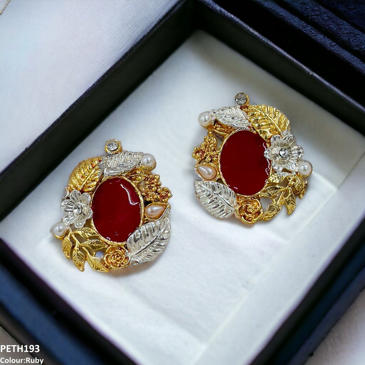 PETH193 SDQ Painted Oval-Leaf Tops Pair