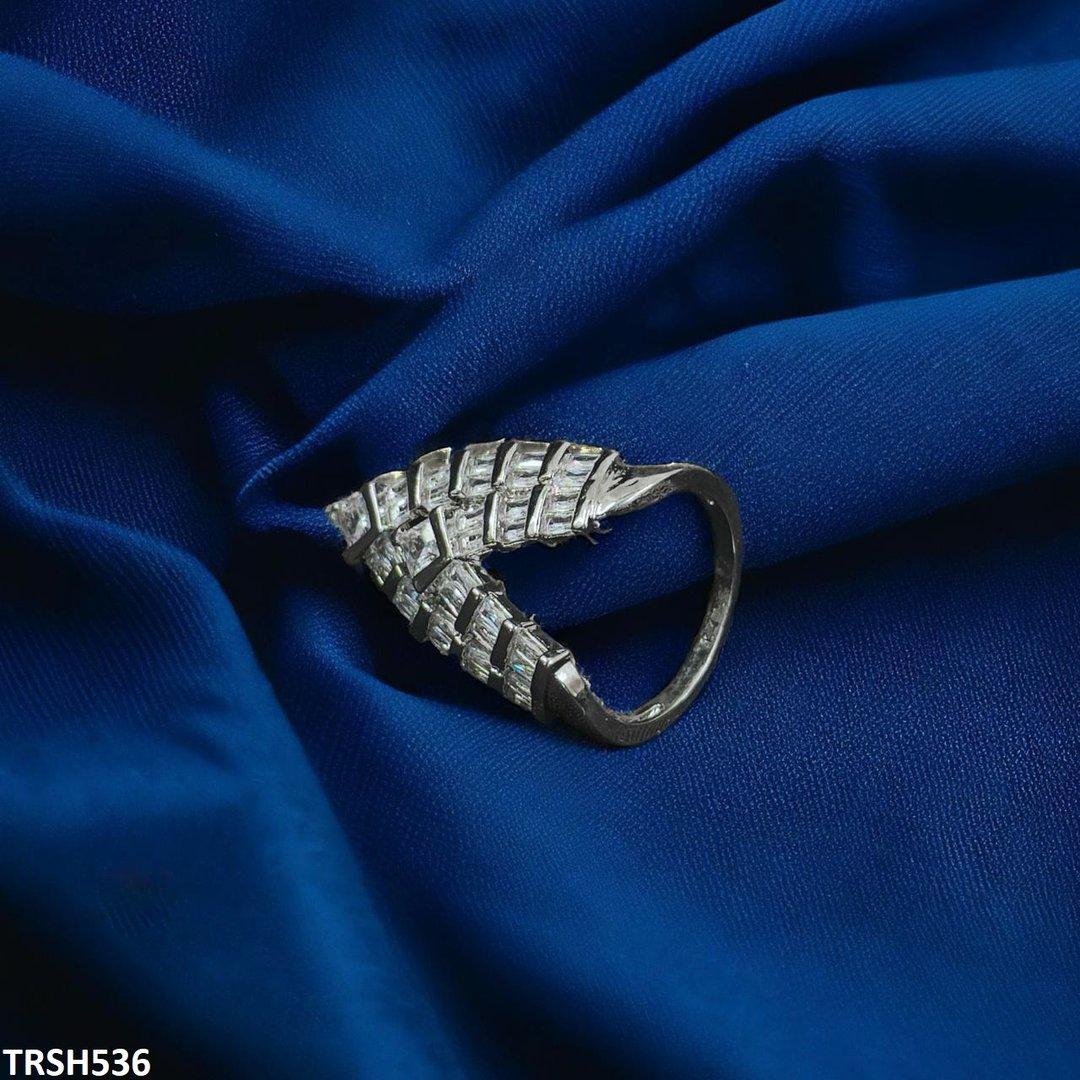 TRSH536 CLJ V Layered Ring