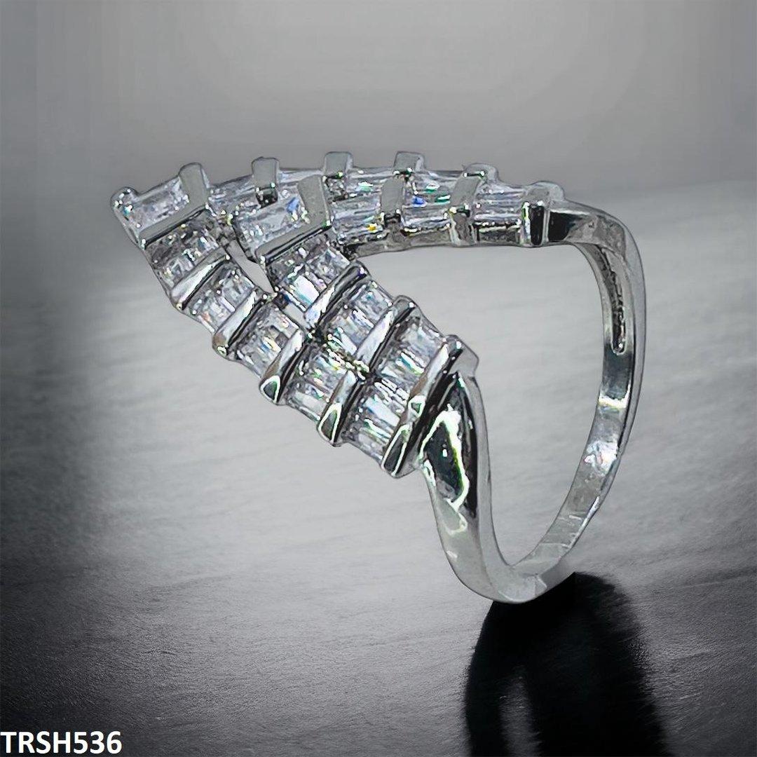 TRSH536 CLJ V Layered Ring