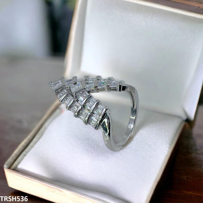 TRSH536 CLJ V Layered Ring