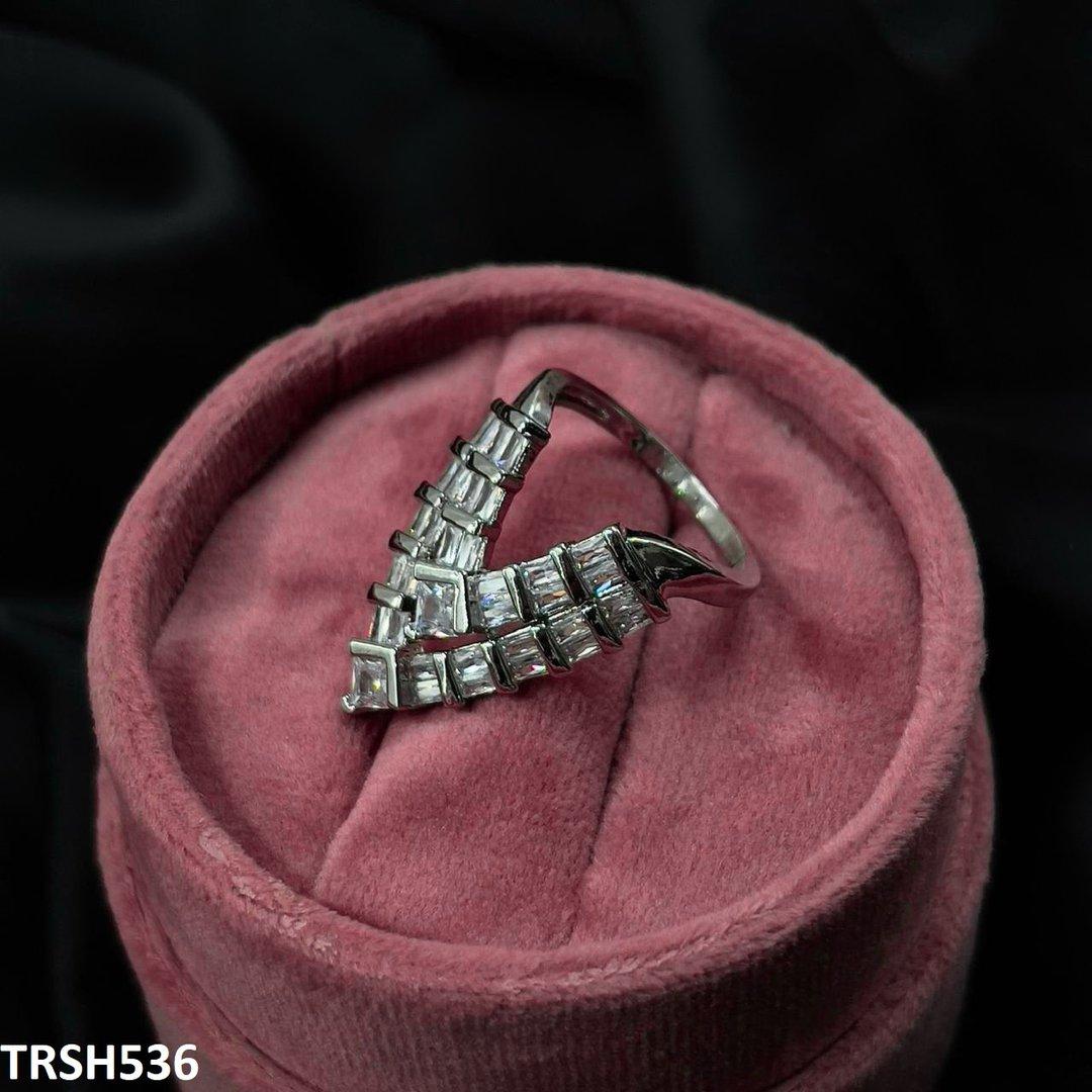 TRSH536 CLJ V Layered Ring