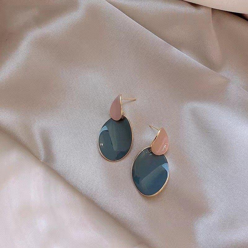 CEDH00603 BTO Oval Trendy Earring - CEDH
