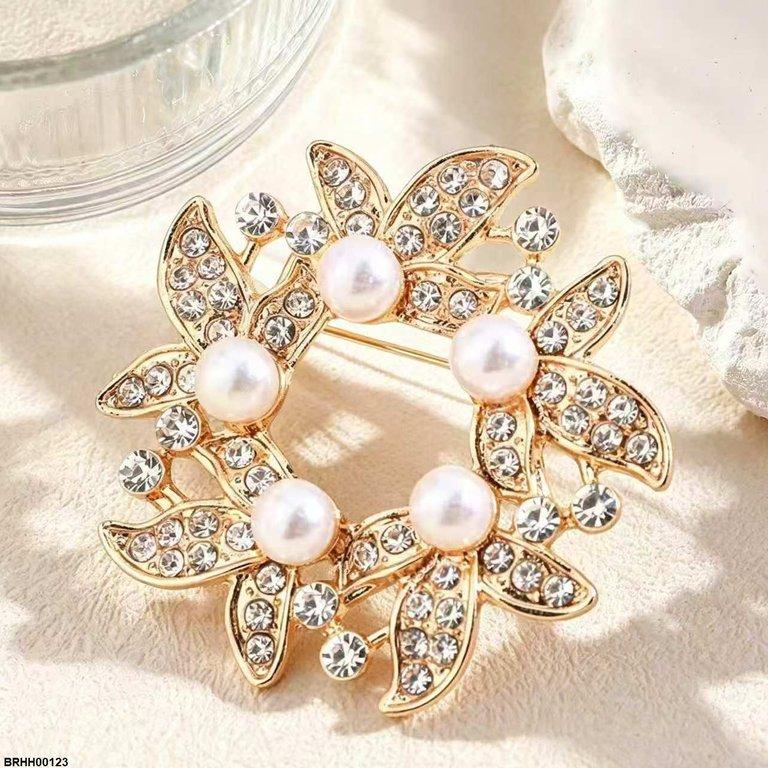 BRHH00123 XST Pearl wreath Zircon Broach - BRHH