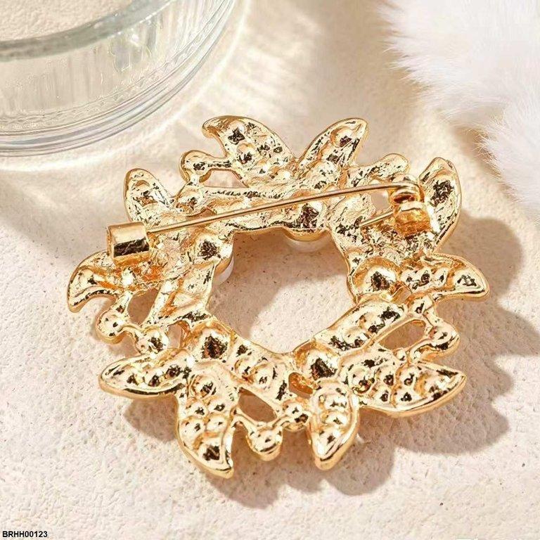 BRHH00123 XST Pearl wreath Zircon Broach - BRHH