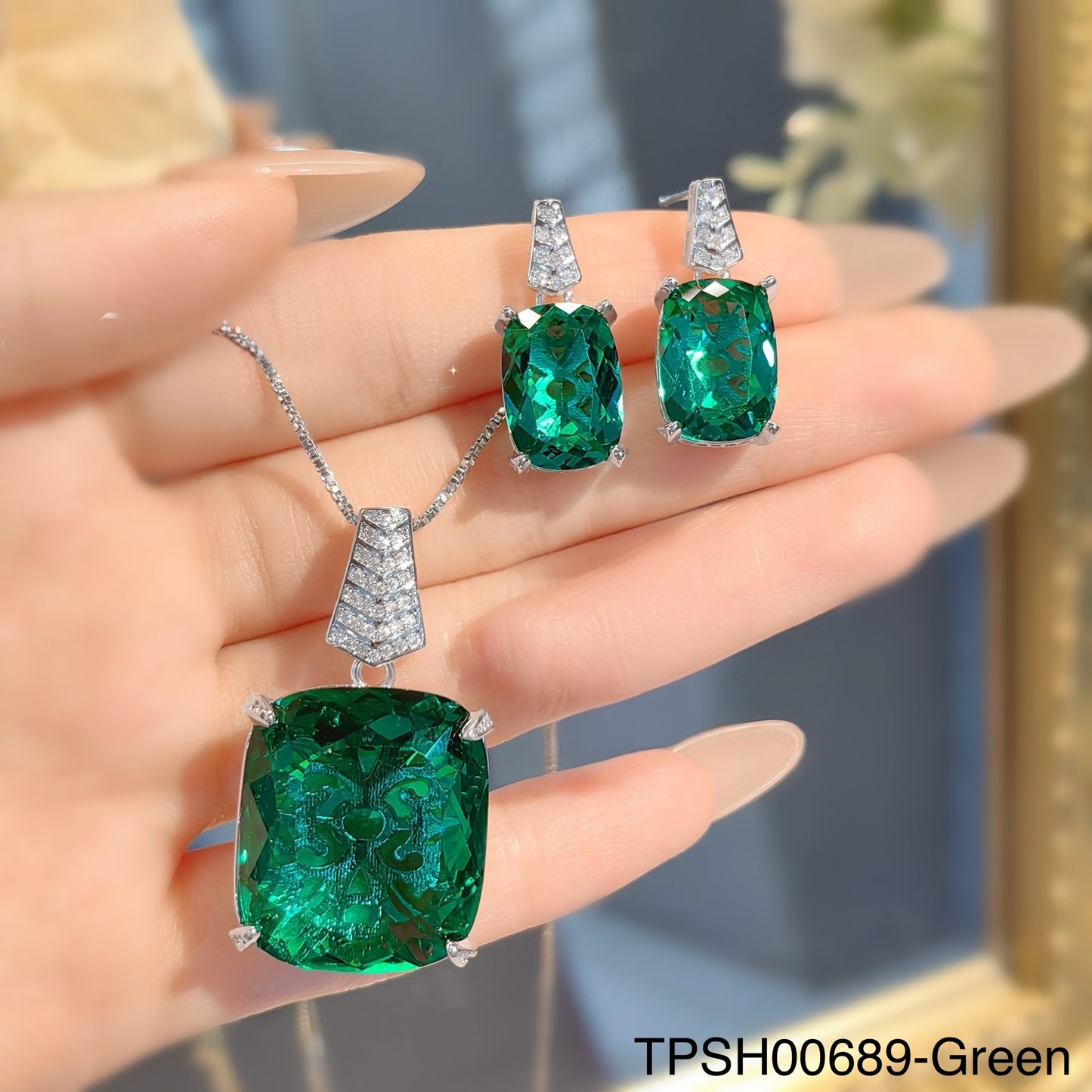 TPSH00689 GWH Stylish Zircon Crystal Pendant Set - TPSH