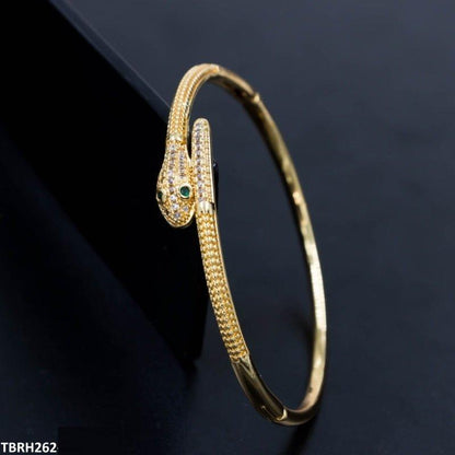 TBRH262 GXN Snake Hand Bracelet