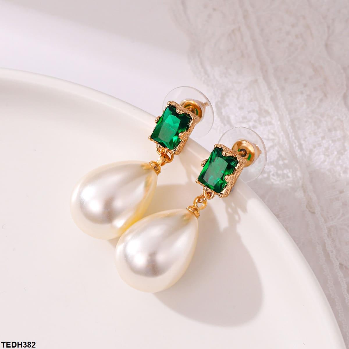 TEDH382 YLE Pear Pearl Drop Ear Pair