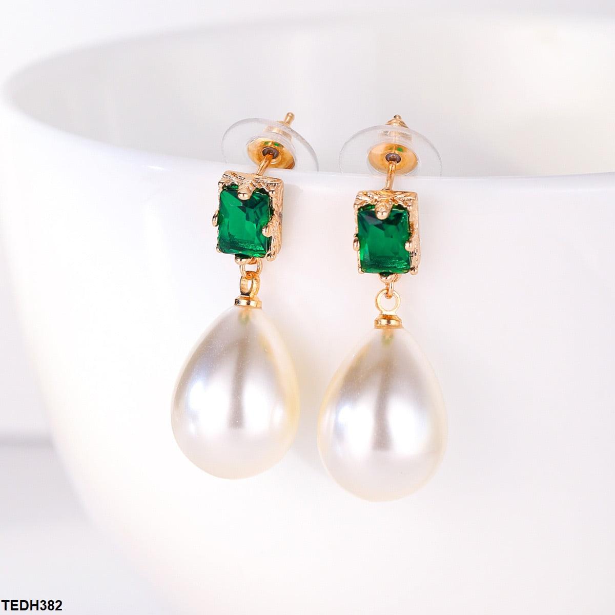 TEDH382 YLE Pear Pearl Drop Ear Pair