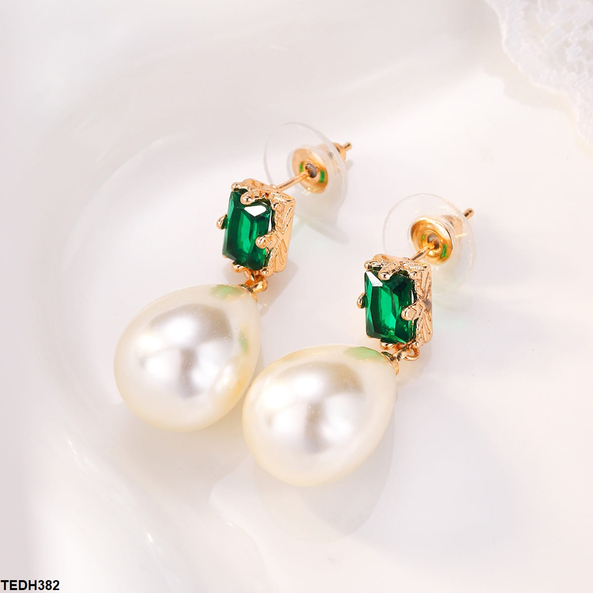 TEDH382 YLE Pear Pearl Drop Ear Pair