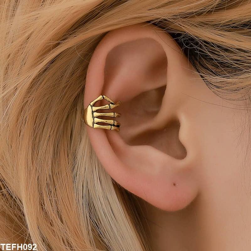 TEFH092 QWN Skeleton Hand Ear Cuff Single