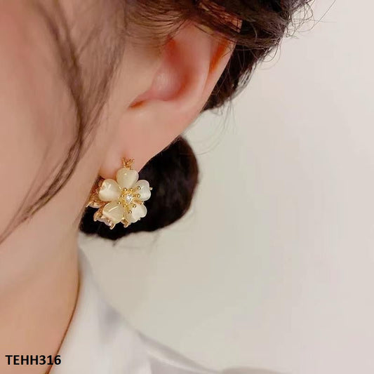 TEHH316 SIQ Flower Pearl Hoops Pair