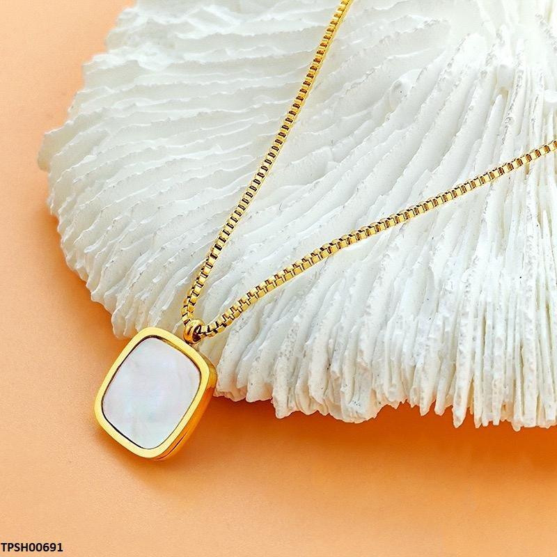 TPSH00691 WNS Elegant Square Shell Pendant - TPSH