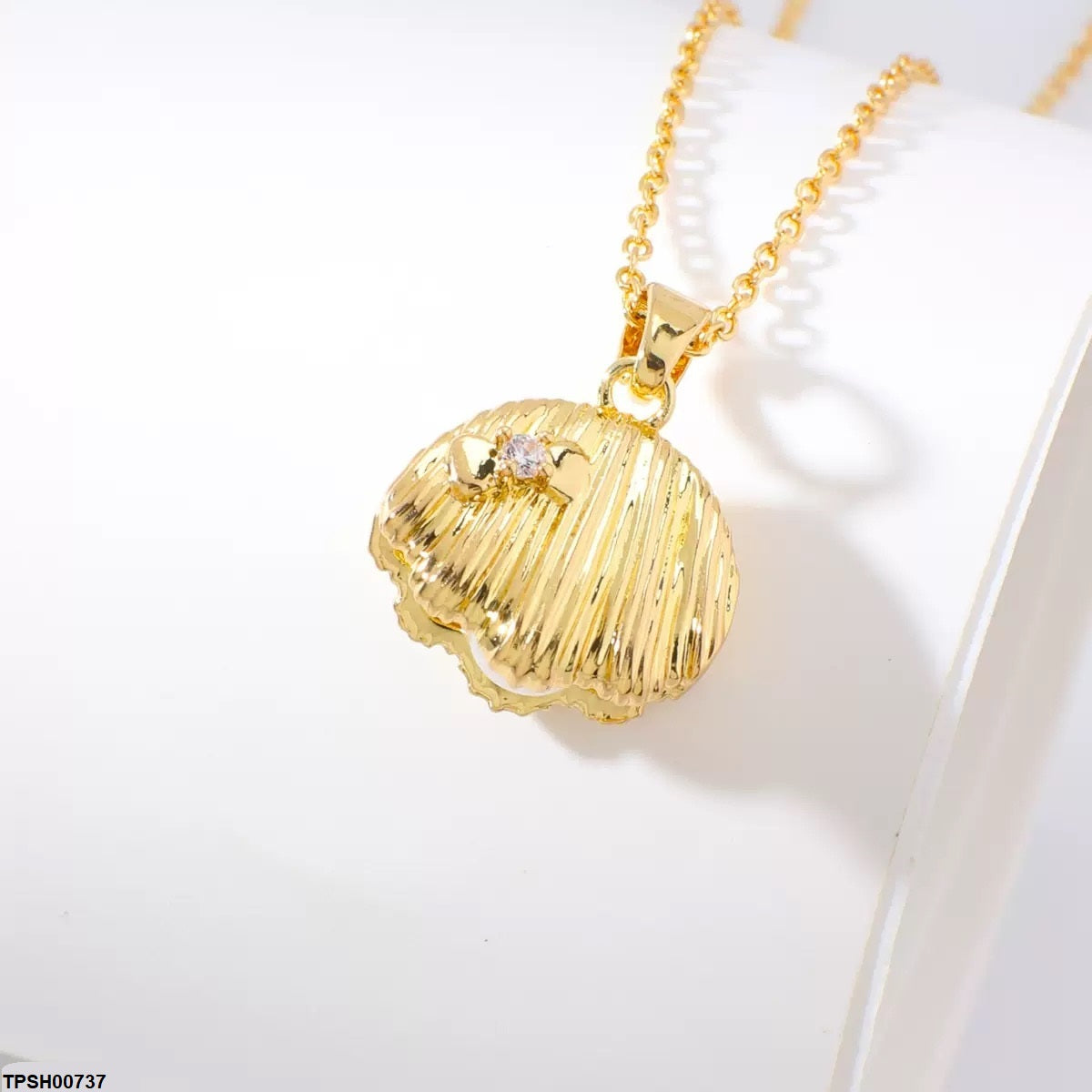 TPSH00737 WKO Shell Drop Pendant With Chain - TPSH