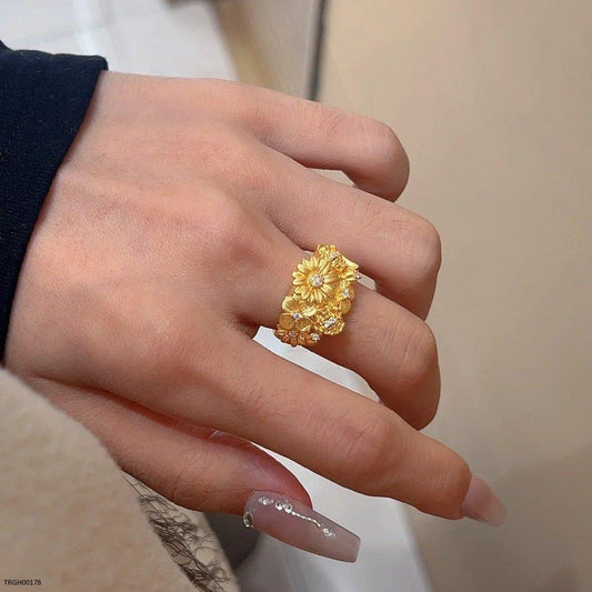 TRGH00178 GWH Triple Flower Ring - TRGH