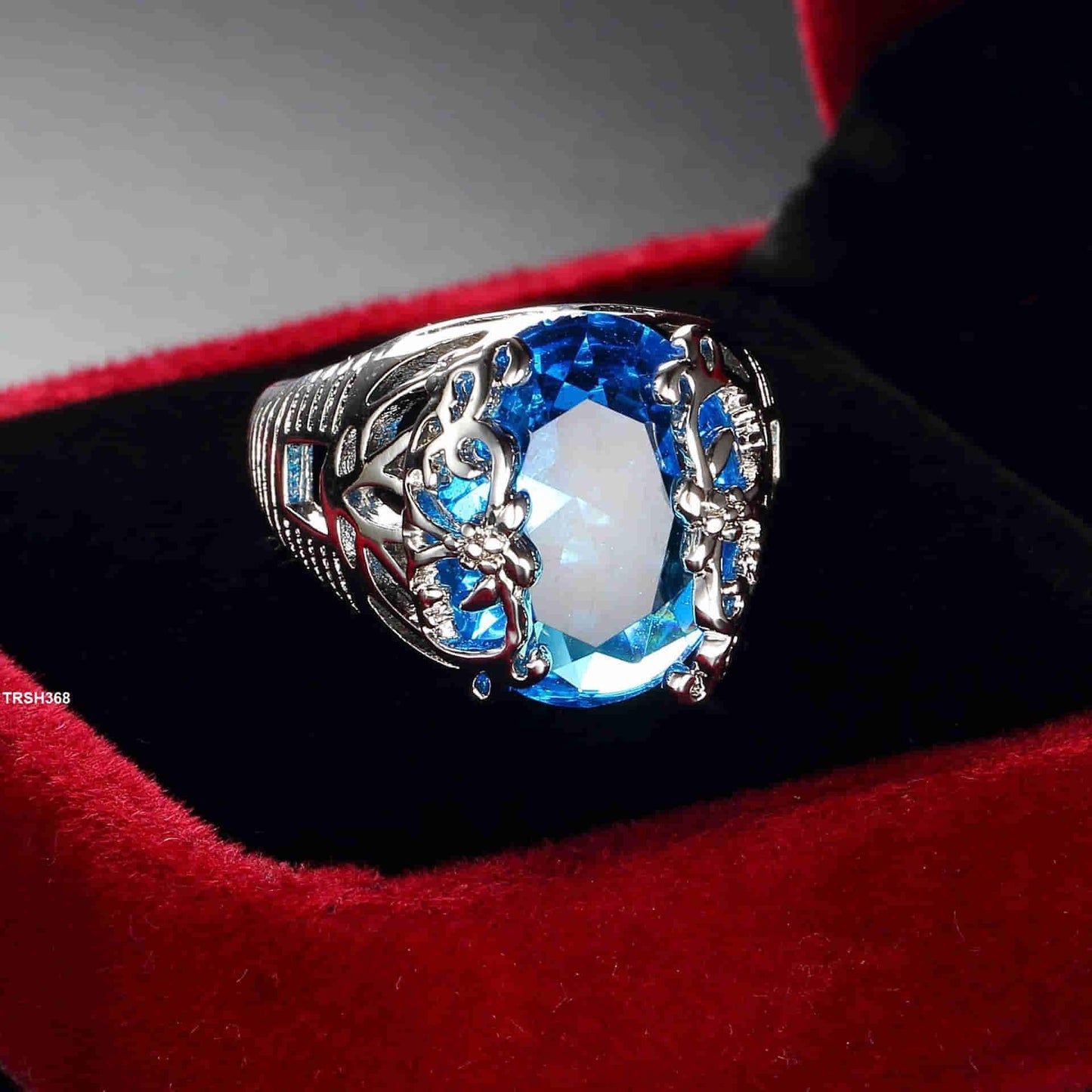 TRSH368 YLE Oval Butterfly Ring