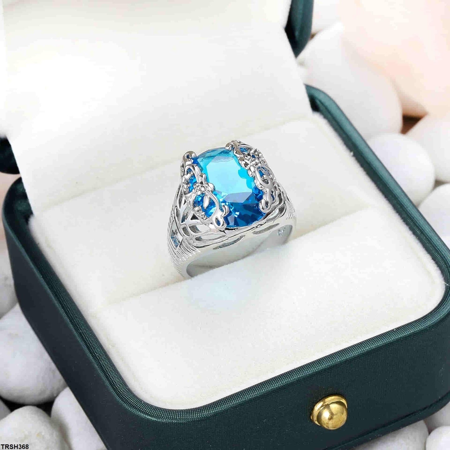 TRSH368 YLE Oval Butterfly Ring