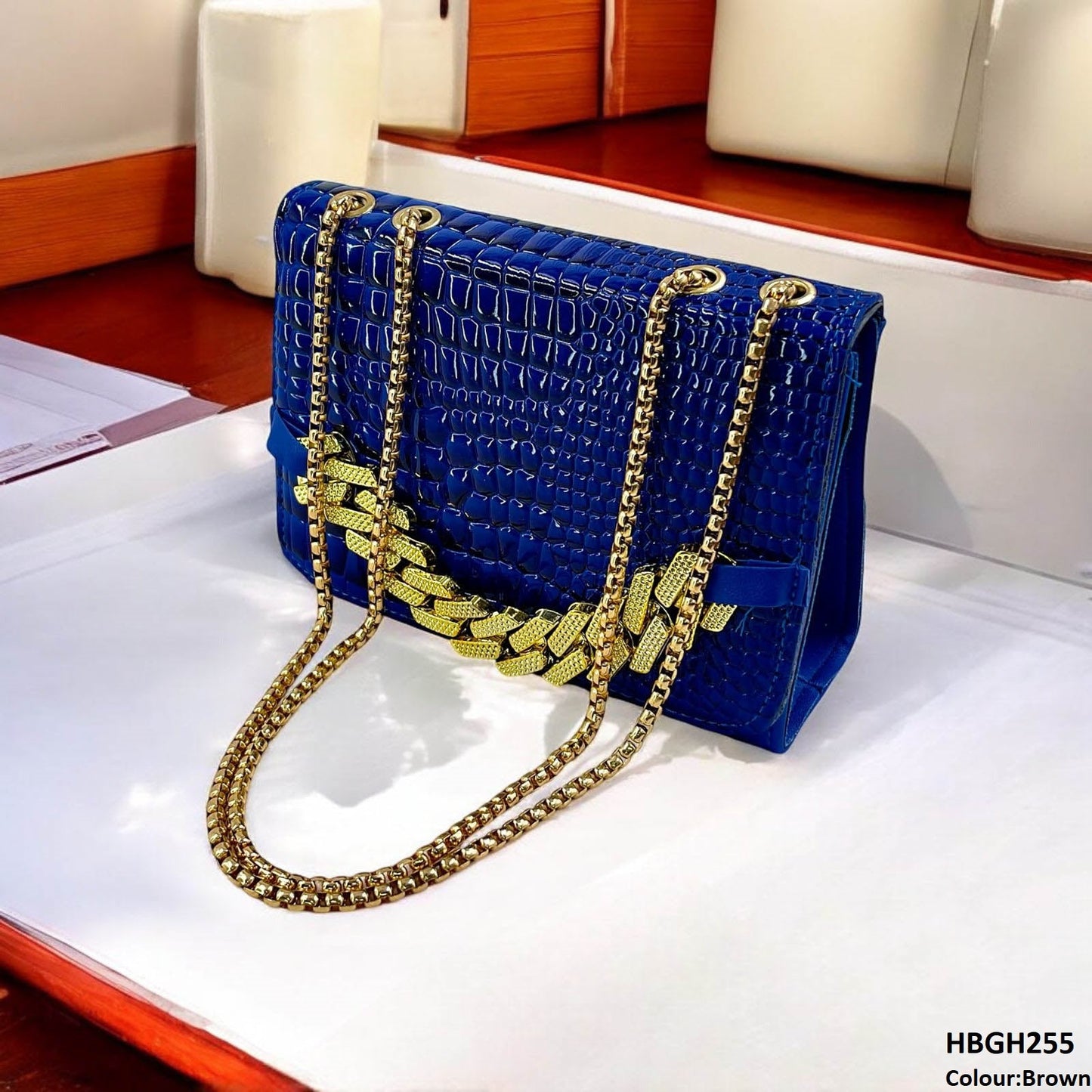 HBGH255 CYG Chain Hand Bag